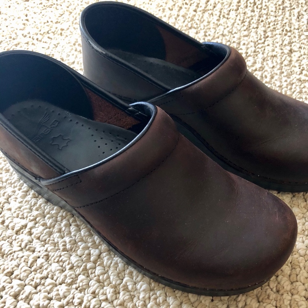 Dansko clogs size 40 (women’s 9.5-10)